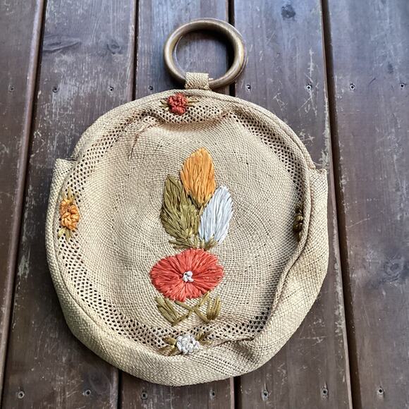 Vintage Straw and Raffia Flowered Hand Bag Boho Tote Beach Bag Purse Floral Bag - Picture 2 of 4